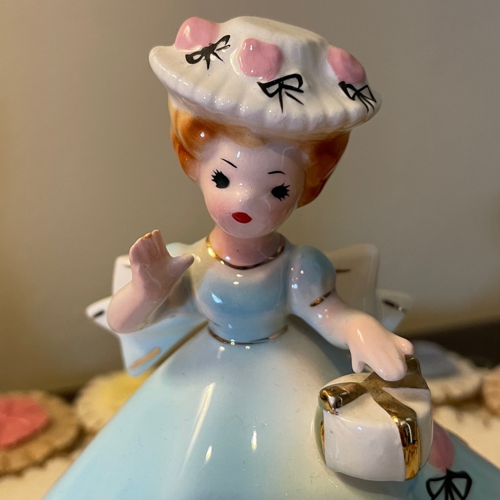 Vintage Josef Originals APRIL Doll of the Month Figurine - Picture 3 of 11